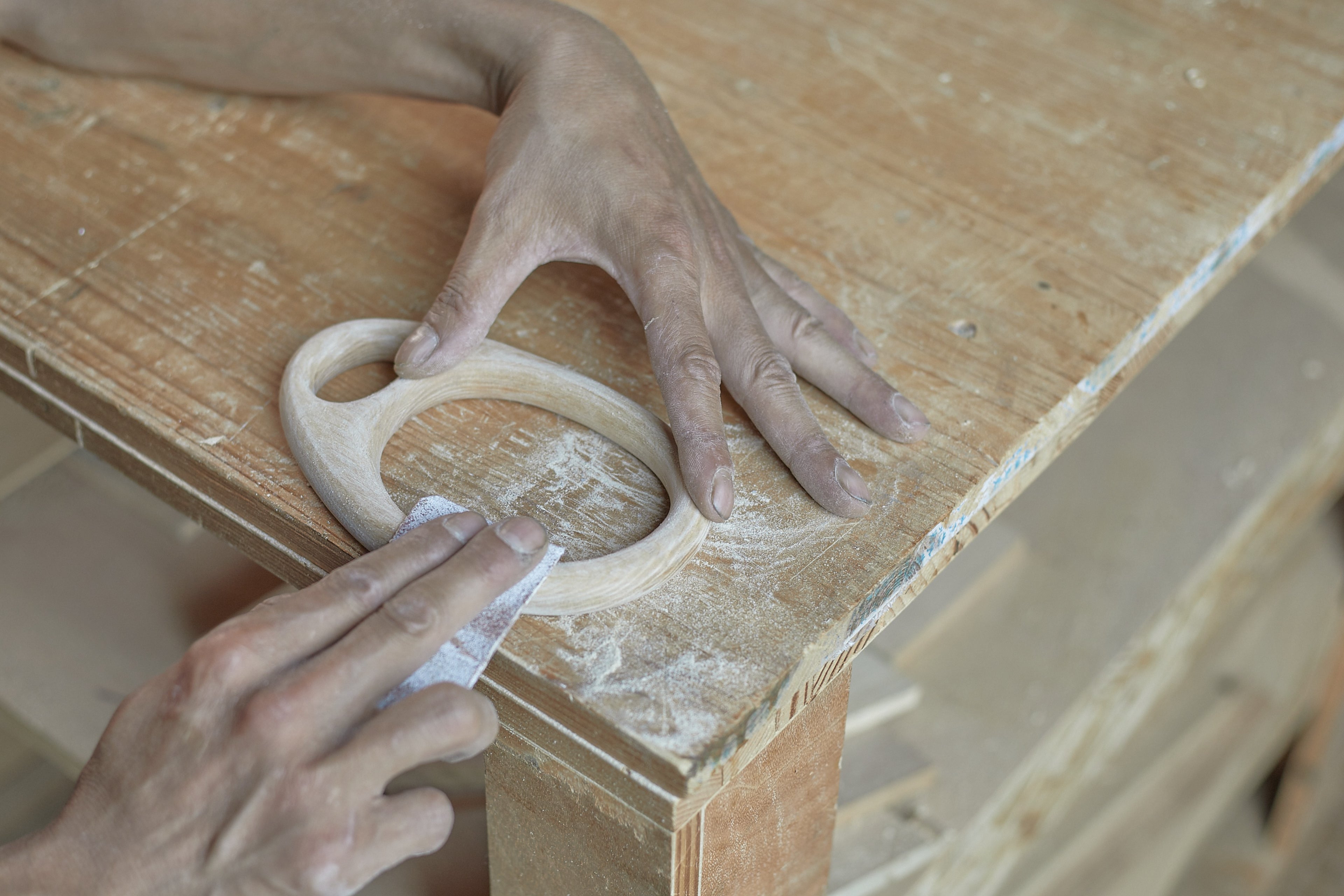 A people is polishing the ring handle